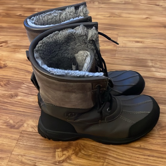Men’s Uggs boots - Picture 2 of 6